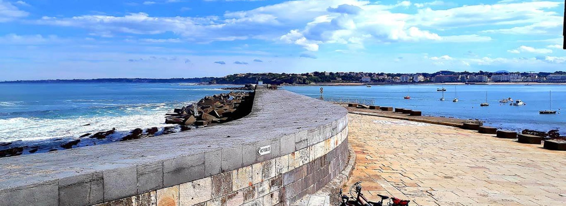 Fietsen-jurgenOp-weg-naar-de-Spaanse-grens. Fietsen jurgenOp weg naar de Spaanse grens
